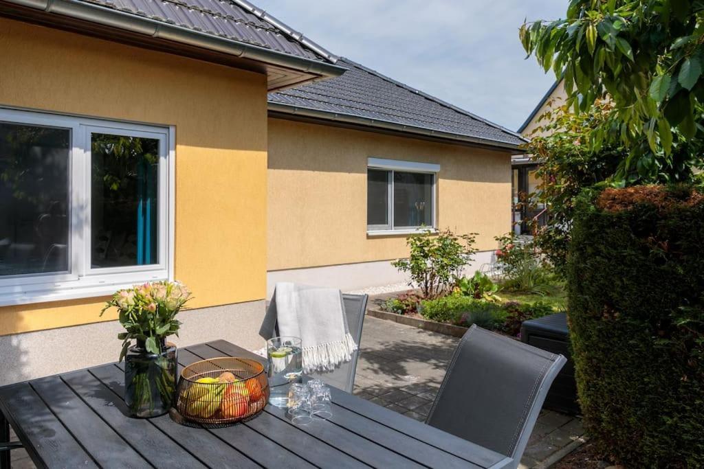 Charmantes Townhaus Mit Garten, W-Lan & Netflix Potsdam Buitenkant foto